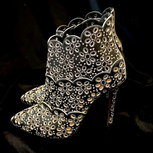 ALAIA LASER CUT 2 TONE LEATHER HIGH HEEL ANKLE BOOTIES - 9 - NEW ! - Picture 2 of 9